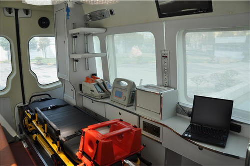 古丈县救护车内部